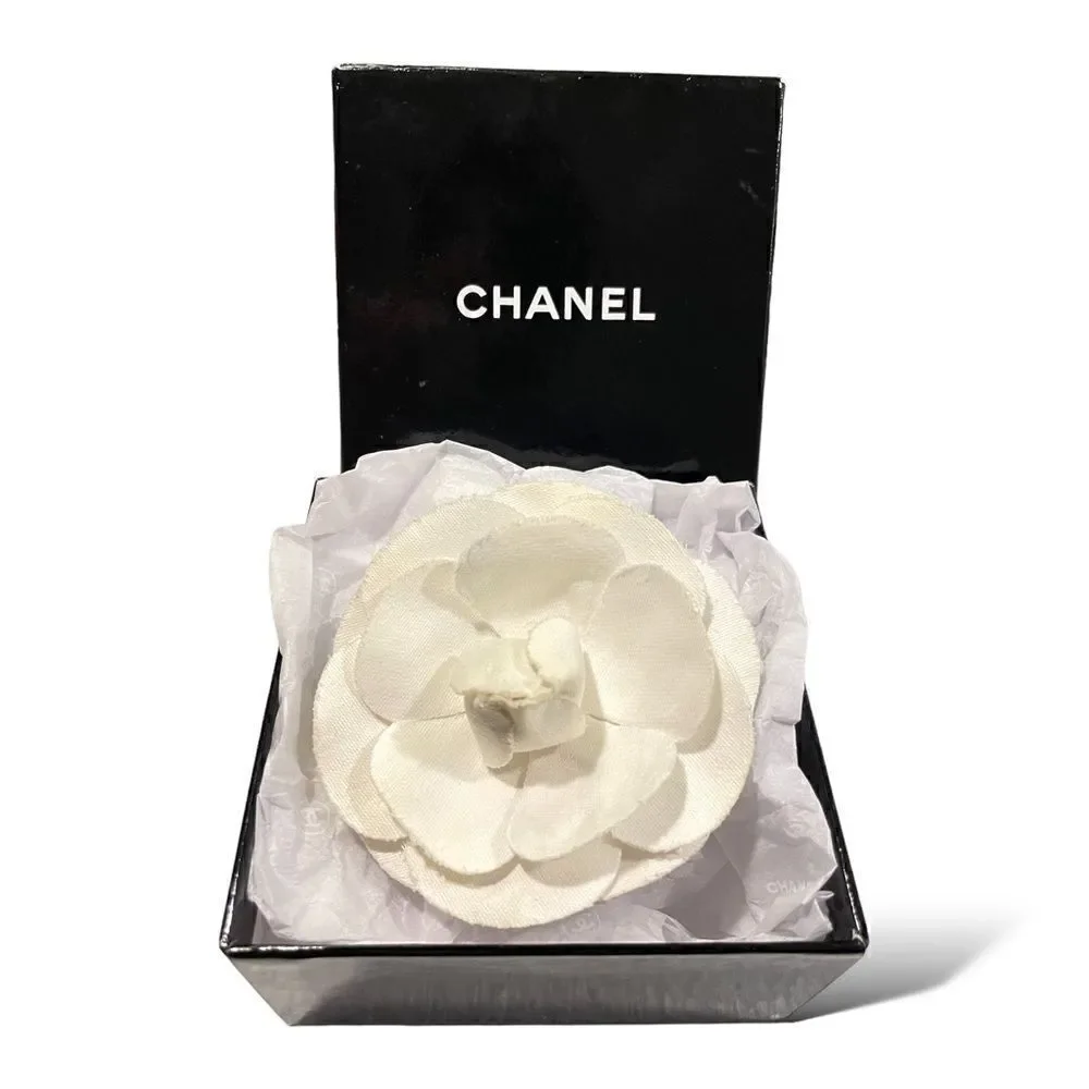 CHANEL RARE Vintage WHITE CAMELLIA FLOWER PIN BROOCH IN ORIGINAL CHANEL GIFT BOX